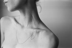 B&W close-up of model's décolletage with Lera Treyger MA 9 silver pear-diamond lariat draped across the chest